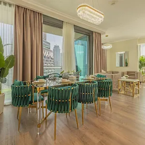https://first-class-3br-with-full-burj-khalifa-and-fountain.dubaihotelsoffers.com